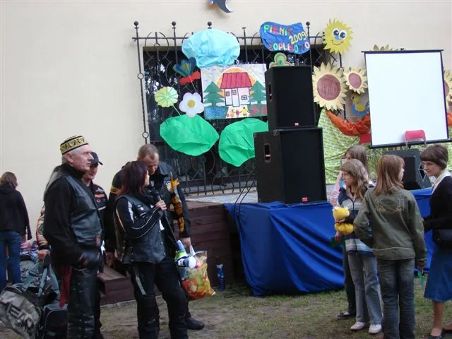 Dom dziecka w Otwocku — archiwum Right Riders, 2009